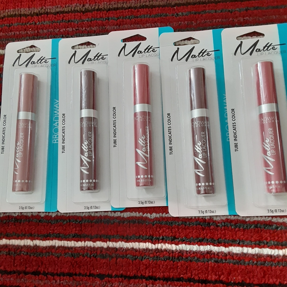 5 for 22$ or 4 each Matte lip lacquer